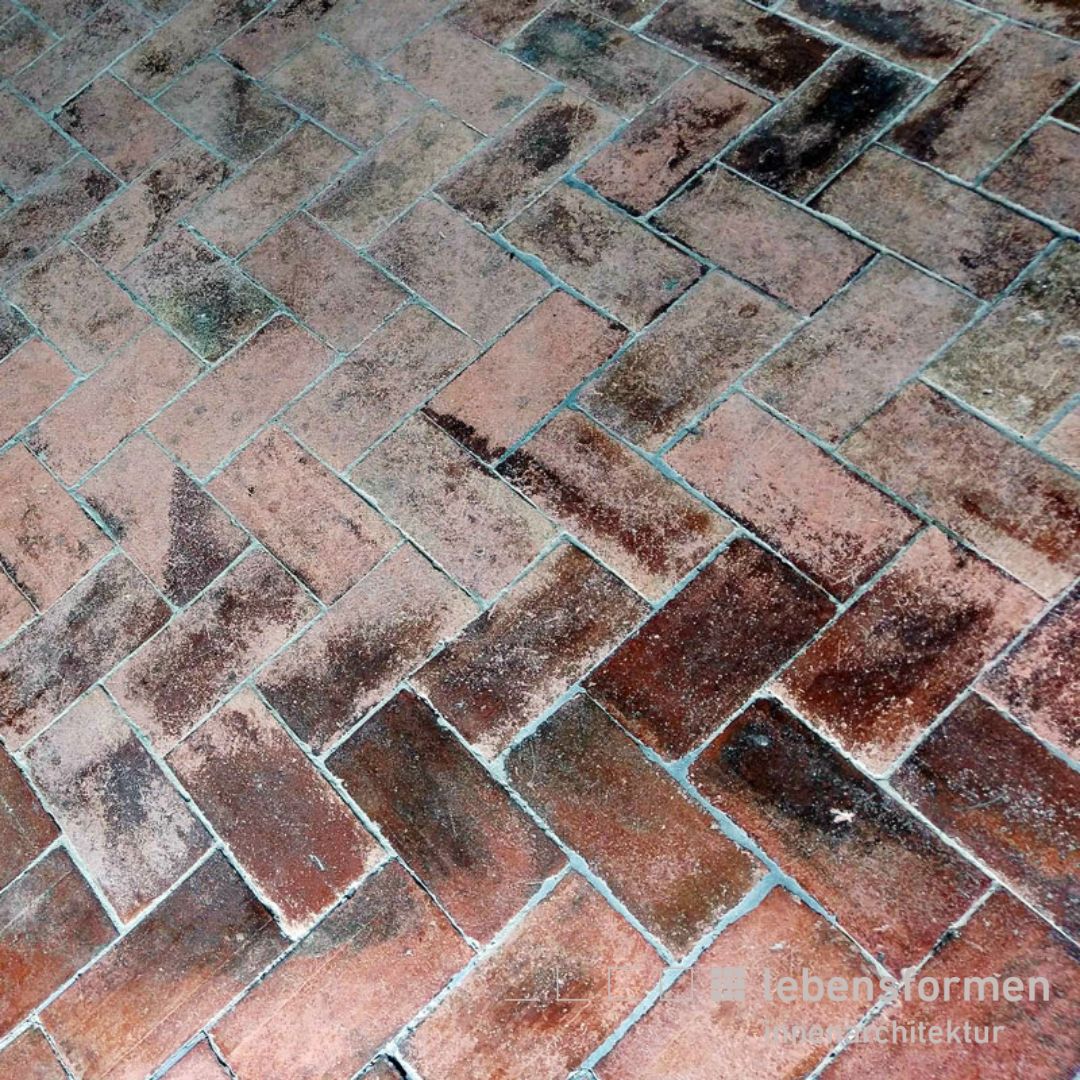 lebensformen-innenarchitektur-start-klinkerboden_fischgrat